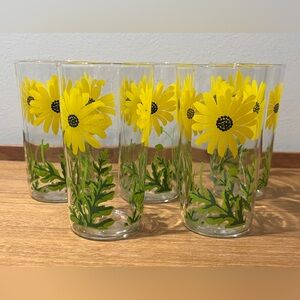 Set of 5 vintage Libbey sunflower tumbler/juice glasses. Super cute!